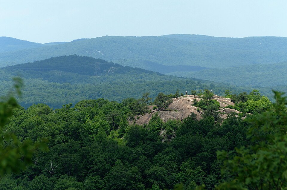 Rocky overlook at Wyanokie High Point near the Route 23 corridor